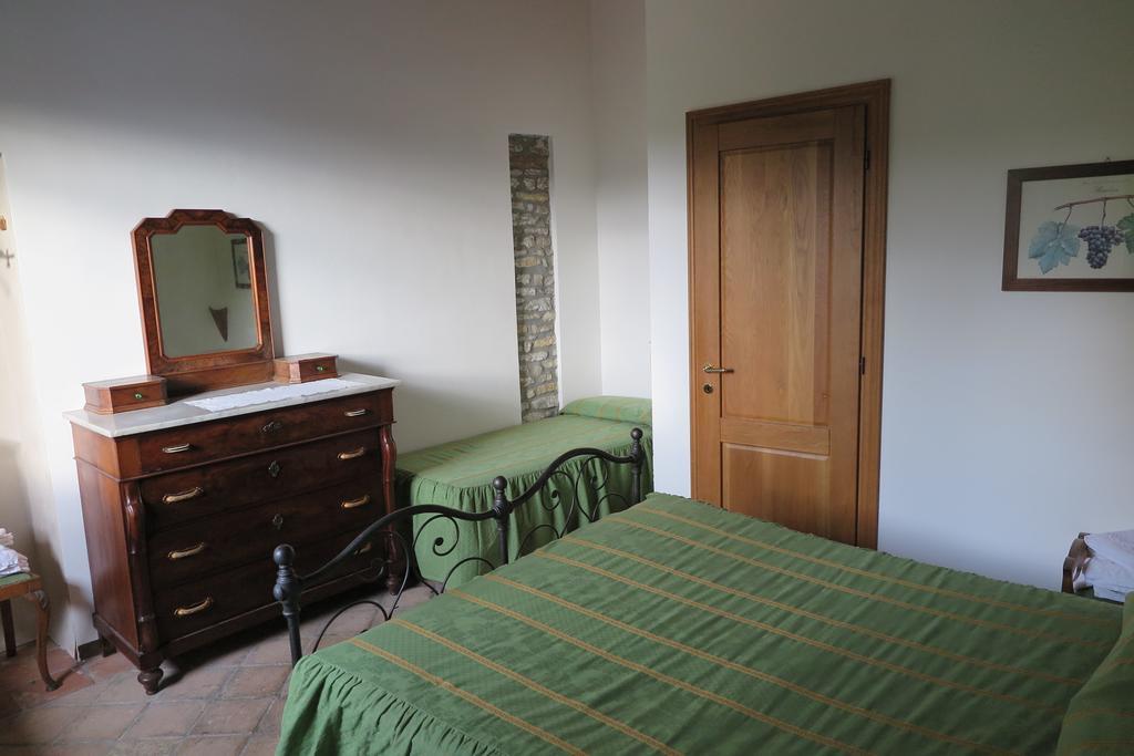 Agriturismo Rupestr Canelli Rum bild